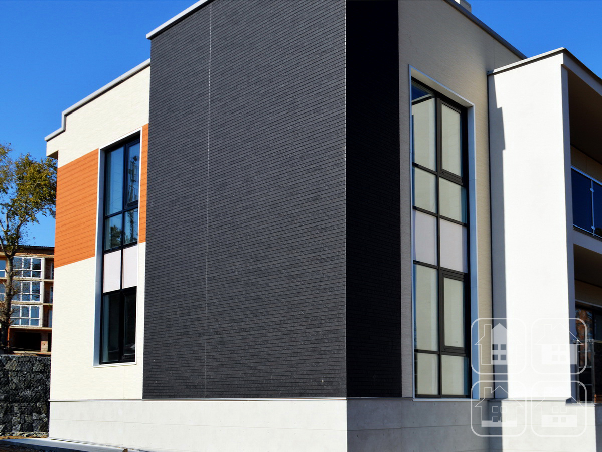 Современная хай-тек отделка фасада дома панелями Ничиха