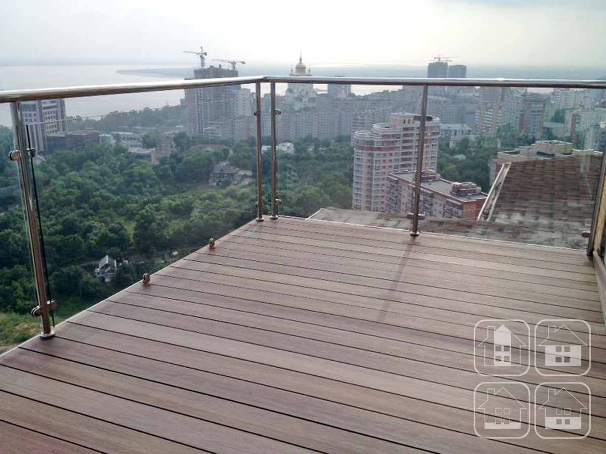 Сделать балкон премиальной террасой – легко с декингом Ultrashield